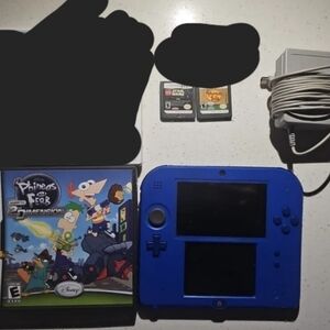 Nintendo 2DS Console Lot w/3 Ds Games